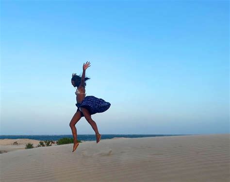 Naomi Campbell's Toned Abs in Zebra Swimsuit: Pics.